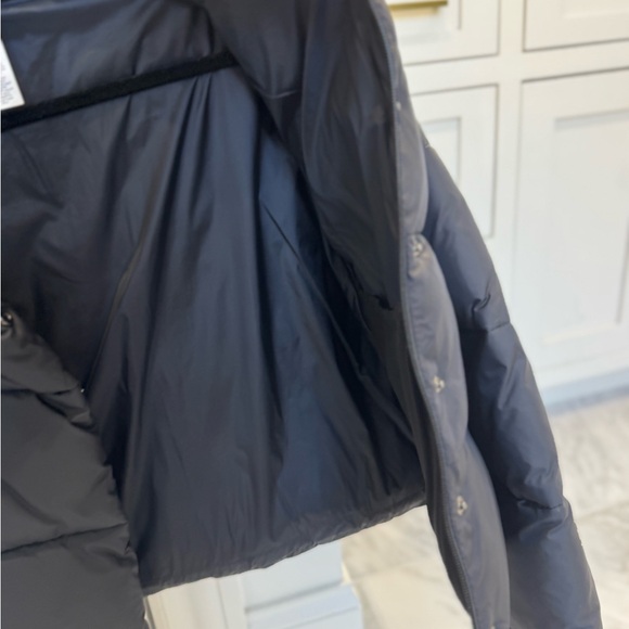 ALO YOGA GOLD RUSH PUFFER
BLACK
SIZE S
NWOT NEVER WORN - Picture 11 of 14